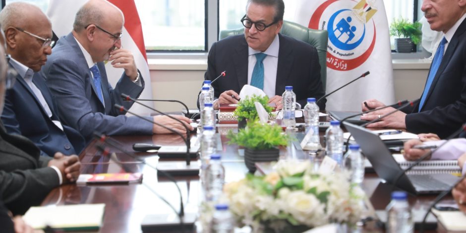 وزير الصحة يستقبل وفدًا من منظمة الصحة العالمية لاستعراض الخطوات التنفيذية استعدادًا لحصول مصر على الإشهاد الدولي بالخلو من البلهارسيا 