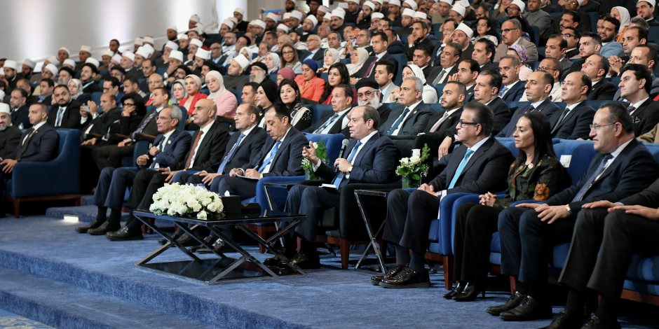 فخامة الرئيس السيسي يشارك في جلسة حوارية بعنوان "مسيرة الطاقة المصرية… انجازات وطنية وآفاق المستقبل"،