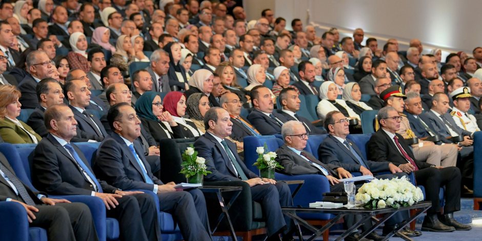 فخامة الرئيس السيسى: كل أنشطة الحكومة يجب أن تُقدّم للناس