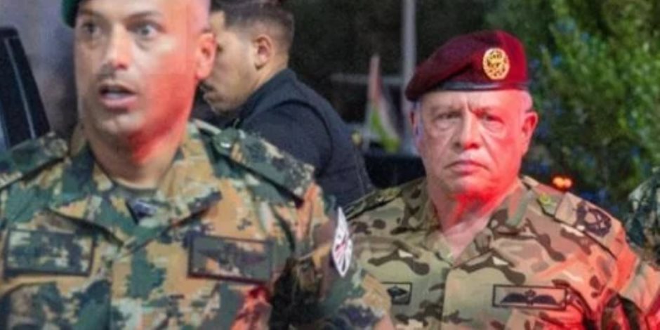 مسلحا وبالزى العسكرى.. عاهل الأردن يزور مصابى هجوم كنيسة الكرك الإرهاب