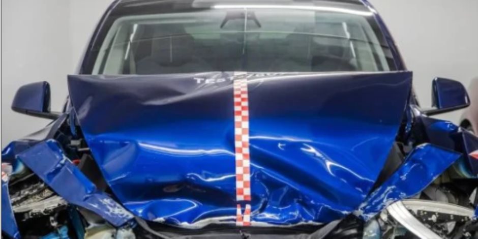 وفاة رجل دهسته سيارة تسلا بسبب تشغيل القيادة الذاتية بها