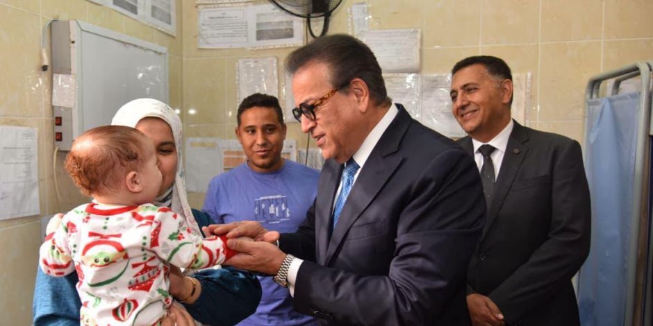وزير الصحة ومحافظ القليوبية يطلقان الحملة القومية للتطعيم ضد الحصبة والحصبة الألمانية من داخل مدرسة بمدينة العبور