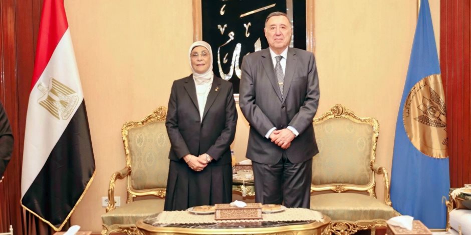 رئيسة هيئة النيابة الإدارية تلتقي رئيس المحكمة الدستورية العليا 