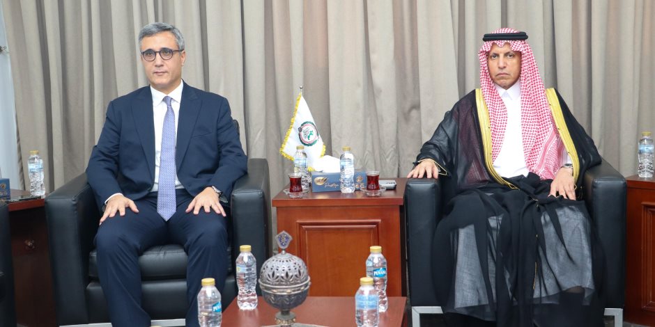  رئيس البرلمان العربي يستقبل السفير الجزائري بالقاهرة