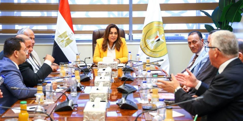 وزيرة التنمية المحلية تبحث مع 17 نائبًا من المنيا وقنا مطالب المواطنين.. و3 مليارات جنيه لرفع كفاءة الطرق المحلية