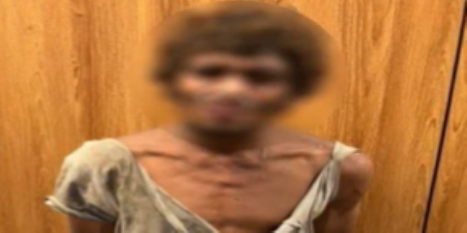 ضبط شخص ألقى نفسه أمام السيارات بالقاهرة لابتزاز قائديها والتسول