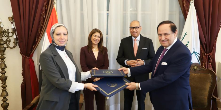 رئيس مجلس الدولة يستقبل رئيسة الجامعة المصرية الصينية ويشهد توقيع بروتوكول تعاون