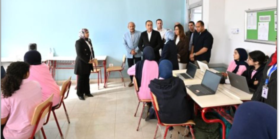 خلال جولته بالسويس .. رئيس الوزراء يفتتح مدرسة المتفوقين فى العلوم والتكنولوجيا «STEM» 