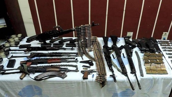 ضبط 18 سلاح ناري و43 قضية مخدرات في مداهمة للبؤر الإجرامية بالجيزة 