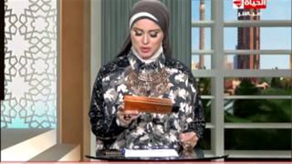 بالفيديو.. «مذيعة الحياة» تظهر بالزي العسكري على الهواء