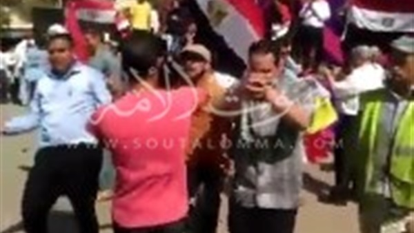بالفيديو.. شباب الإسكندرية يحتفلون بتحرير سيناء على أنغام «فرتكة» بالفيديو.. شباب الإسكندرية يحتفلون بتحرير سيناء على أنغام «فرتكة»