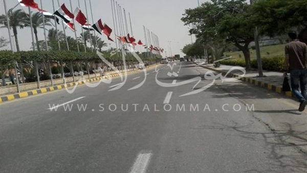 بالصور.. مطار القاهرة يتزين بأعلام مصر والبحرين استعداد لزيارة الملك حمد بالصور.. مطار القاهرة يتزين بأعلام مصر والبحرين استعداد لزيارة الملك حمد