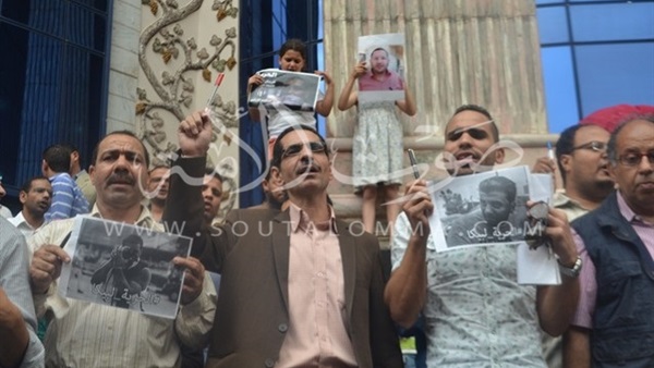 بالصور.. «الصحفيين» ترفع لافتات «الحرية لبيكا»