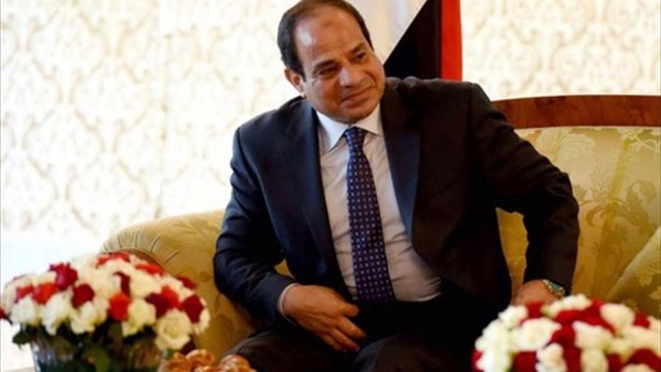 السيسي يهدي العاهل البحريني قلادة النيل السيسي يهدي العاهل البحريني قلادة النيل