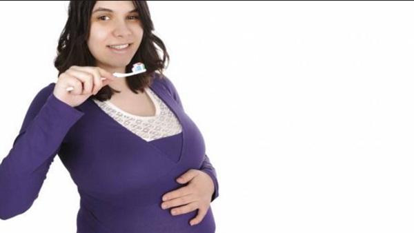 دراسة.. تؤكد أهمية الاعتناء بالأسنان خلال الحمل