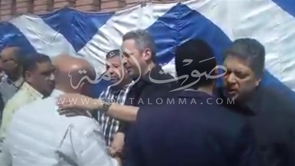 بالفيديو.. حلمي طولان في جنازة «أمين بسيوني» بالفيديو.. حلمي طولان في جنازة «أمين بسيوني»