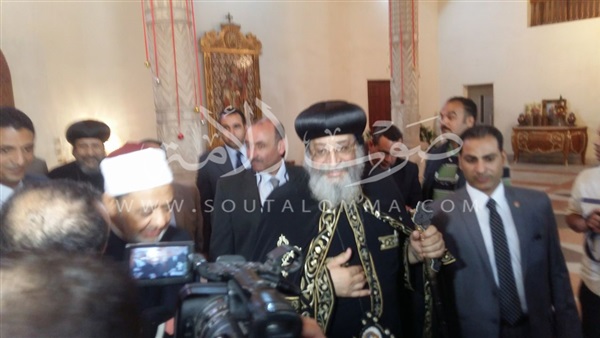 بالصور.. شيخ الأزهر يغادر الكاتدرائية عقب تهنئة البابا تواضروس بالصور.. شيخ الأزهر يغادر الكاتدرائية عقب تهنئة البابا تواضروس