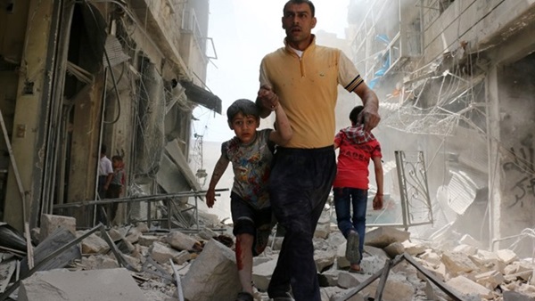 مقتل 20 مدنيا في قصف جوي على مستشفى ميداني بحلب شمالي سوريا