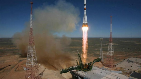 روسيا تطلق صاروخا من طراز «سويوز» يحمل 3 أقمار صناعية