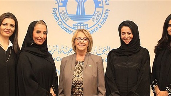 حرم أمير الرياض ترعى حفل تخريج 162 طالبة من الجامعة الإلكترونية