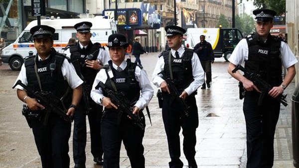 الشرطة البريطانية تعتقل 3 أشخاص متورطين بحرق «حبيب المصرى»