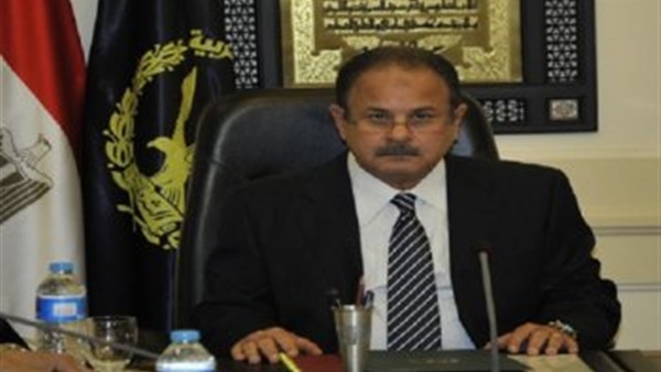 «الداخلية»: سحب السلاح من أمناء وأفراد الشرطة بعد انتهاء خدمتهم «الداخلية»: سحب السلاح من أمناء وأفراد الشرطة بعد انتهاء خدمتهم