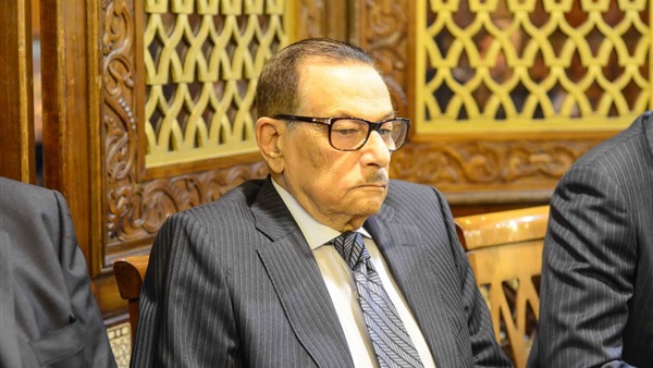 بالصور..صفوت الشريف يؤدي واجب العزاء في الراحل أمين بسيوني