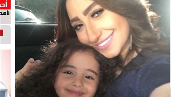 بوسي لابنتها: «كل سنة وأنتي طيبة يا أحلى ملوكة» بوسي لابنتها: «كل سنة وأنتي طيبة يا أحلى ملوكة»
