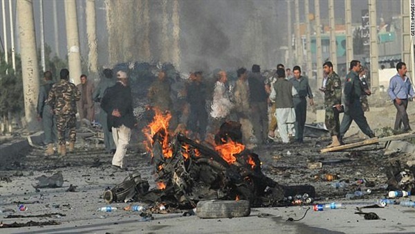 مقتل 13 شخصا وإصابة 35 إثر تفجير سيارة مفخخة في بغداد مقتل 13 شخصا وإصابة 35 إثر تفجير سيارة مفخخة في بغداد