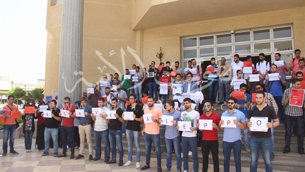 بالصور.. طلاب جامعة مصر يؤدون صلاة الغائب على شهداء «حلب» بالصور.. طلاب جامعة مصر يؤدون صلاة الغائب على شهداء «حلب»