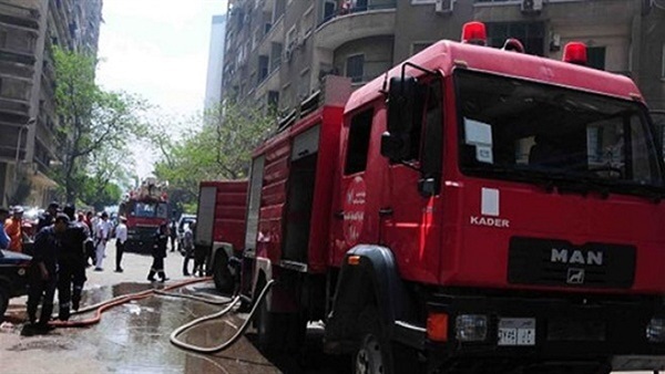الدفع بـ 4 سيارات إطفاء للسيطرة على «حريق رمسيس» الدفع بـ 4 سيارات إطفاء للسيطرة على «حريق رمسيس»