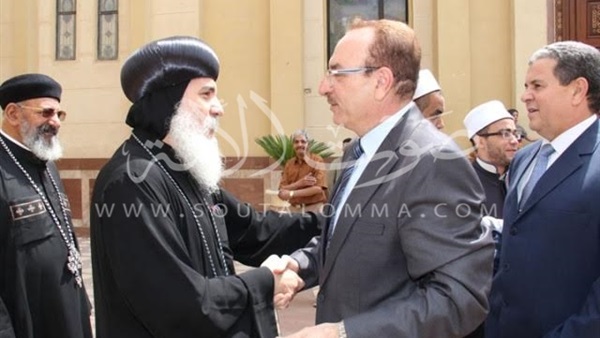 بالصور.. محافظ بني سويف: المسلمين والمسيحيين يدًا واحدة ضد «الفتنة»