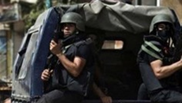 شهود عيان:الأمن يلقى القبض على المارة بطريقة عشوائية بجوار «الصحفيين» شهود عيان:الأمن يلقى القبض على المارة بطريقة عشوائية بجوار «الصحفيين»