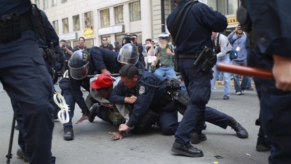صدامات بين متظاهرين والشرطة بسياتل الأمريكية في يوم العمال