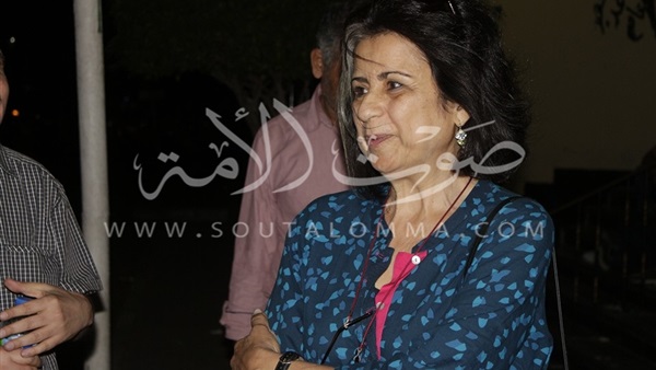 بالصور.. «أهدف السويف» تنتصر علي الأمن وتعتصم أمام الصحفيين بالصور.. «أهدف السويف» تنتصر علي الأمن وتعتصم أمام الصحفيين