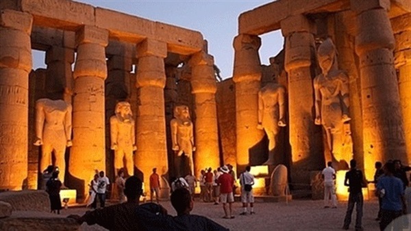 وفد صحفي ماليزي يغادر الأقصر بعد زيارة للمناطق الأثرية وفد صحفي ماليزي يغادر الأقصر بعد زيارة للمناطق الأثرية