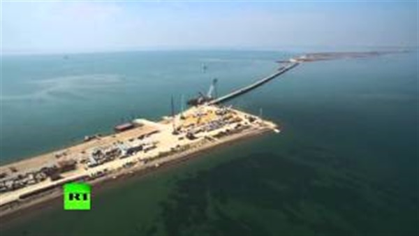 بالفيديو.. جسر بين «روسيا» وشبه جزيرة «القرم» يهدد السياحة بمصر