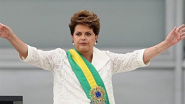 رئيسة البرازيل توقد الشعلة الأولمبية في العاصمة