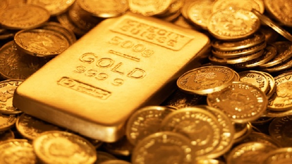 الذهب ينخفض ويتخلى عن مكاسبه الأولية