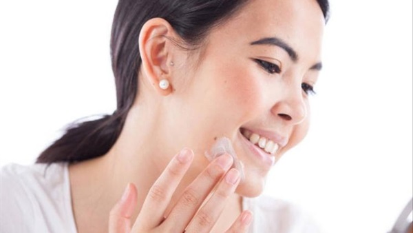 مستحضرات التجميل قد تسبّب التهاب الجلد حول الفم