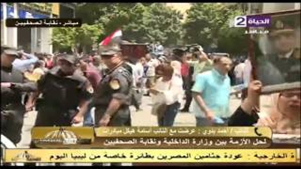 بالفيديو.. «كر وفر» أمام نقابة الصحفيين بالفيديو.. «كر وفر» أمام نقابة الصحفيين