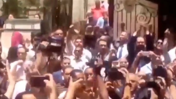 بالفيديو.. «المحامين» تضامن مع «الصحفيين» وتهتف: دول عاملين علينا عصابات بالفيديو.. «المحامين» تضامن مع «الصحفيين» وتهتف: دول عاملين علينا عصابات