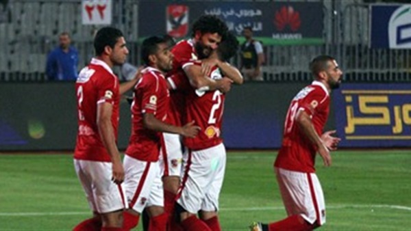 نجوم الأهلي يؤدون صلاة المغرب قبل مواجهة الحرس نجوم الأهلي يؤدون صلاة المغرب قبل مواجهة الحرس