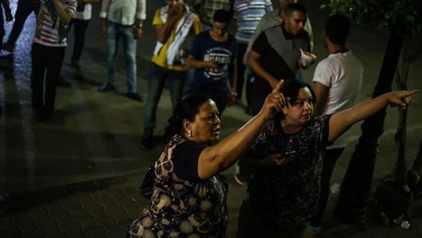 «االبلطجية» يغادرون محيط نقابة الصحفيين بعد الهتاف ضدهم «االبلطجية» يغادرون محيط نقابة الصحفيين بعد الهتاف ضدهم