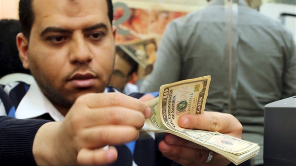 الدولار يقفز مجددا بالسوق السوداء إلى 11.10 جنيه الدولار يقفز مجددا بالسوق السوداء إلى 11.10 جنيه