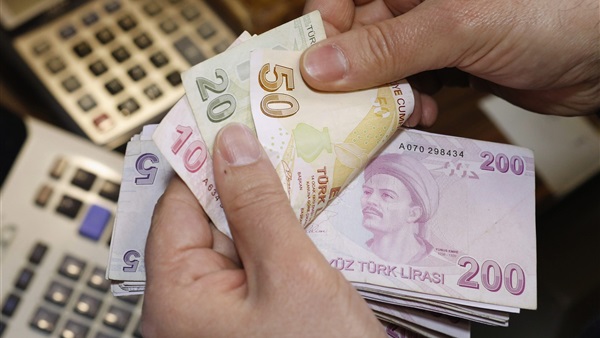 الليرة التركية تهوي 2.6% أمام الدولار الليرة التركية تهوي 2.6% أمام الدولار