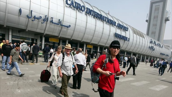 طوارئ بمطار القاهرة لاستقبال مراقبي الانتخابات الأجانب طوارئ بمطار القاهرة لاستقبال مراقبي الانتخابات الأجانب