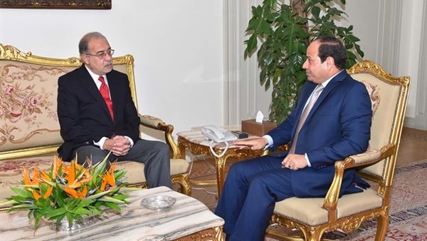 السيسي يستعرض إجراءات الحكومة لتأمين الانتخابات البرلمانية السيسي يستعرض إجراءات الحكومة لتأمين الانتخابات البرلمانية