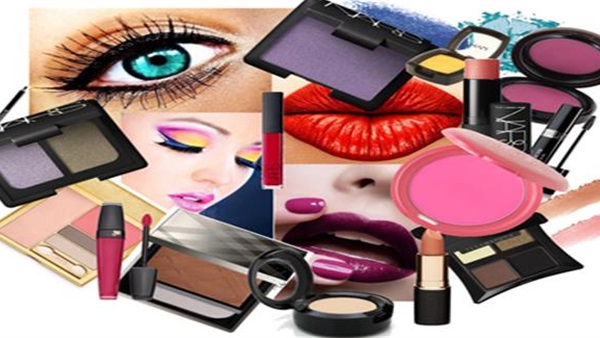 مستحضرات التجميل قد تسبّب التهاب الجلد حول الفم