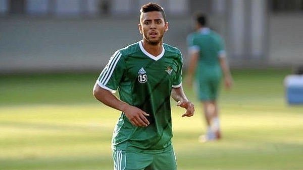 الأهلي يسعى لخطف عمرو طارق من ريال بيتيس 